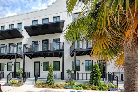 Townhouse in Tampa, Florida 3 bedrooms, 161 sq.m. № 2119930 - photo 6