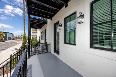 Townhouse in Tampa, Florida 3 bedrooms, 161 sq.m. № 2119930 - photo 9