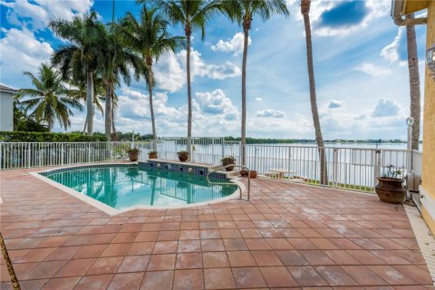 House in Miramar, Florida 5 bedrooms, 274.15 sq.m. № 1756911 - photo 24