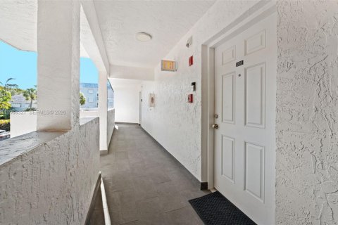 Copropriété à vendre à Coral Gables, Floride: 2 chambres, 92.25 m2 № 2028289 - photo 2