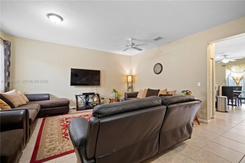 Touwnhouse à vendre à Miramar, Floride: 3 chambres, 153.85 m2 № 2389782 - photo 4