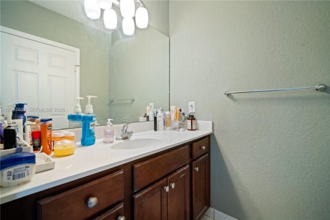 Touwnhouse à vendre à Miramar, Floride: 3 chambres, 153.85 m2 № 2389782 - photo 13