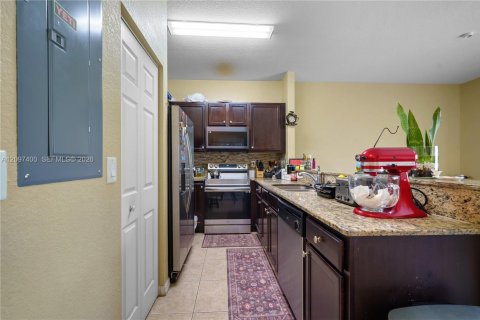 Touwnhouse à vendre à Miramar, Floride: 3 chambres, 153.85 m2 № 2389782 - photo 8