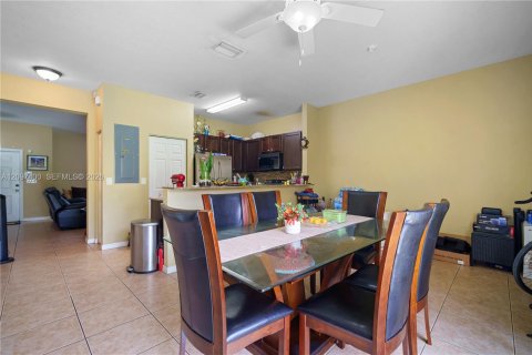 Touwnhouse à vendre à Miramar, Floride: 3 chambres, 153.85 m2 № 2389782 - photo 9