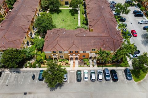 Touwnhouse à vendre à Miramar, Floride: 3 chambres, 153.85 m2 № 2389782 - photo 2