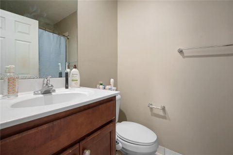 Touwnhouse à vendre à Miramar, Floride: 3 chambres, 153.85 m2 № 2389782 - photo 24