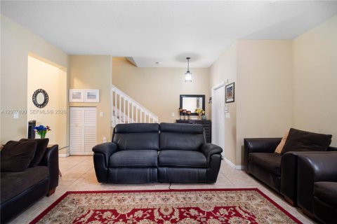 Touwnhouse à vendre à Miramar, Floride: 3 chambres, 153.85 m2 № 2389782 - photo 6