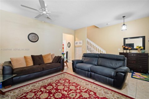 Touwnhouse à vendre à Miramar, Floride: 3 chambres, 153.85 m2 № 2389782 - photo 3