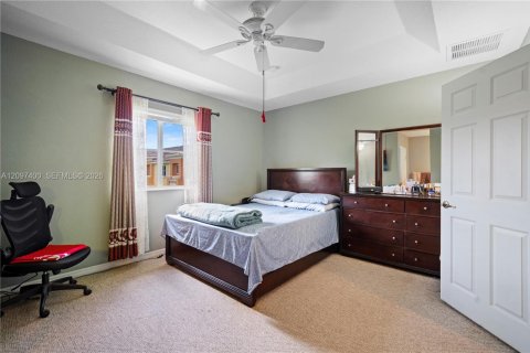 Touwnhouse à vendre à Miramar, Floride: 3 chambres, 153.85 m2 № 2389782 - photo 12