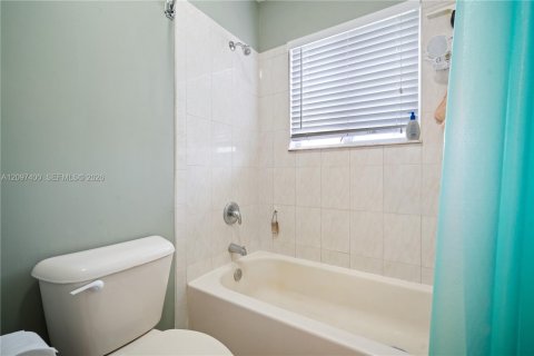 Touwnhouse à vendre à Miramar, Floride: 3 chambres, 153.85 m2 № 2389782 - photo 14