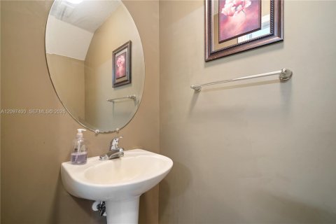 Touwnhouse à vendre à Miramar, Floride: 3 chambres, 153.85 m2 № 2389782 - photo 10