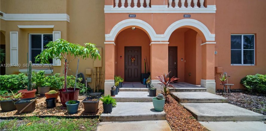 Touwnhouse à Miramar, Floride 3 chambres, 153.85 m2 № 2389782