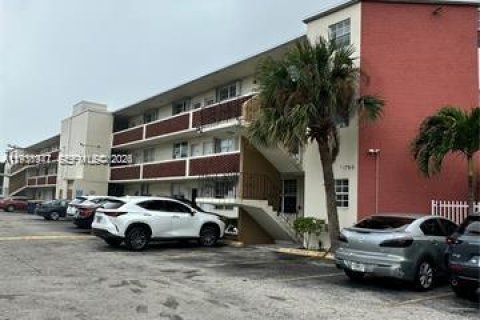 Condo à North Bay Village, Floride, 1 chambre  № 1997251