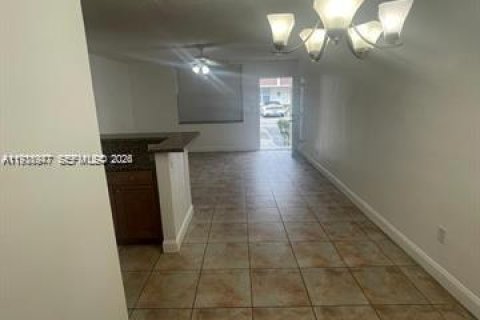 Copropriété à louer à North Bay Village, Floride: 1 chambre, 64.57 m2 № 1997251 - photo 13