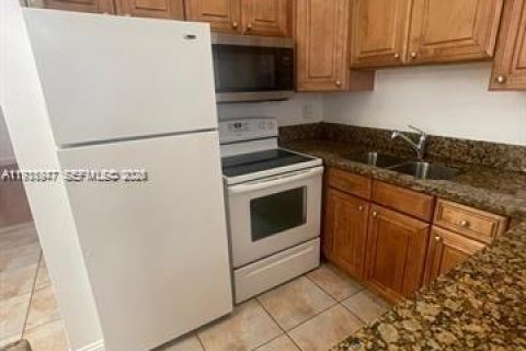 Copropriété à louer à North Bay Village, Floride: 1 chambre, 64.57 m2 № 1997251 - photo 2