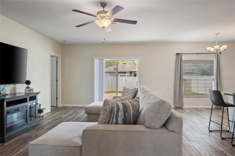 House in Spring Hill, Florida 3 bedrooms, 140.1 sq.m. № 1679562 - photo 8