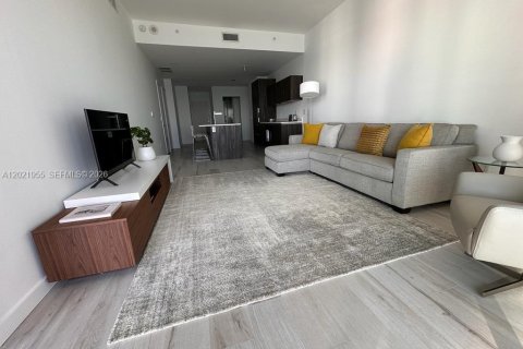 Condominio en alquiler en Miami, Florida, 1 dormitorio, 87.33 m2 № 2085454 - foto 3