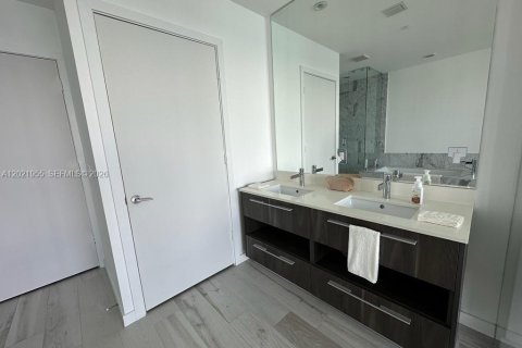 Condominio en alquiler en Miami, Florida, 1 dormitorio, 87.33 m2 № 2085454 - foto 7