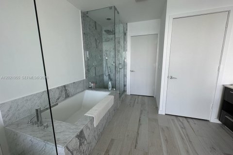 Condominio en alquiler en Miami, Florida, 1 dormitorio, 87.33 m2 № 2085454 - foto 4