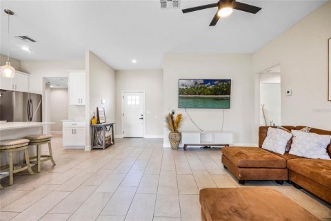 House in Deltona, Florida 3 bedrooms, 147.9 sq.m. № 1354135 - photo 18