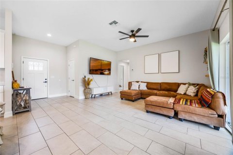 House in Deltona, Florida 3 bedrooms, 147.9 sq.m. № 1354135 - photo 16
