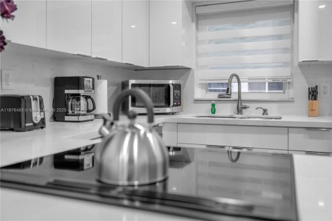 Immobilier commercial à vendre à Biscayne Park, Floride: 135.64 m2 № 1977418 - photo 30