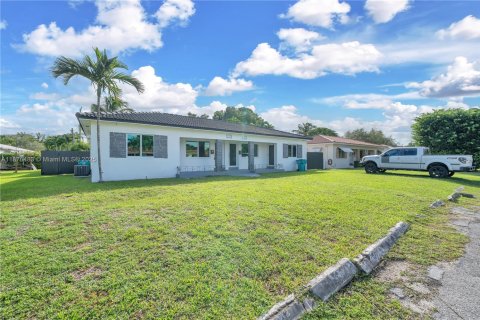 Immobilier commercial à vendre à Biscayne Park, Floride: 135.64 m2 № 1977418 - photo 2