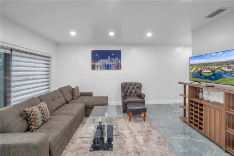 Immobilier commercial à vendre à Biscayne Park, Floride: 135.64 m2 № 1977418 - photo 9