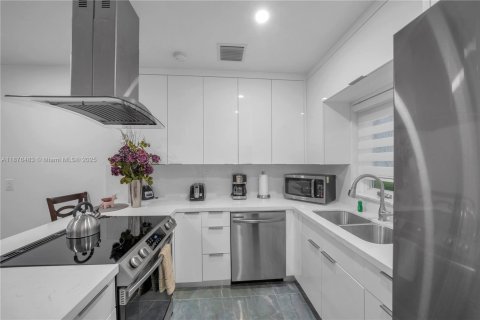 Immobilier commercial à vendre à Biscayne Park, Floride: 135.64 m2 № 1977418 - photo 14