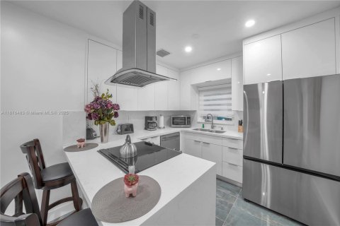 Immobilier commercial à vendre à Biscayne Park, Floride: 135.64 m2 № 1977418 - photo 13