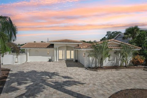 Villa ou maison à vendre à Largo, Floride: 4 chambres, 220.92 m2 № 1849938 - photo 1