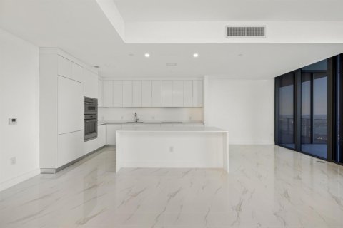 Condo in Miami, Florida, 5 bedrooms  № 2181110 - photo 8