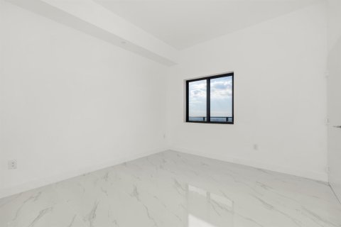 Condo in Miami, Florida, 5 bedrooms  № 2181110 - photo 12
