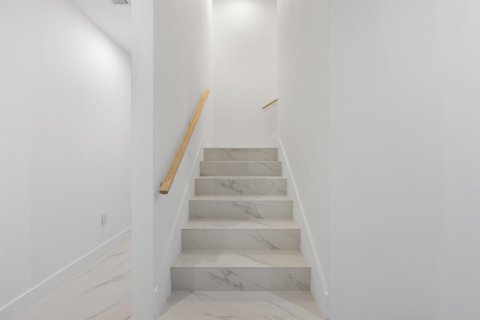 Condo in Miami, Florida, 5 bedrooms  № 2181110 - photo 17
