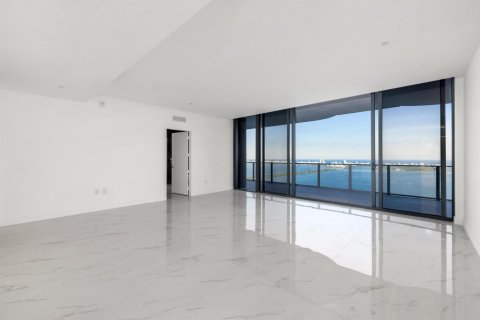 Condo in Miami, Florida, 5 bedrooms  № 2181110 - photo 18