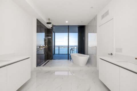 Condo in Miami, Florida, 5 bedrooms  № 2181110 - photo 20