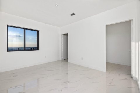 Condo in Miami, Florida, 5 bedrooms  № 2181110 - photo 15