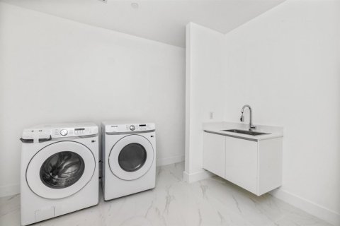 Condo in Miami, Florida, 5 bedrooms  № 2181110 - photo 29