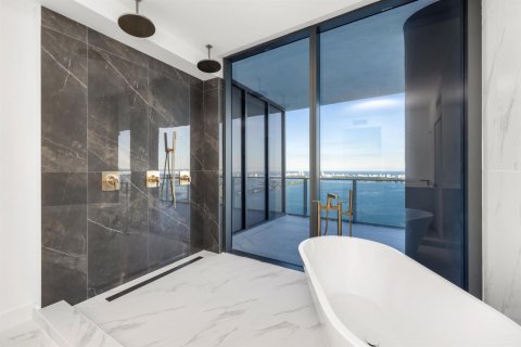 Condo in Miami, Florida, 5 bedrooms  № 2181110 - photo 22