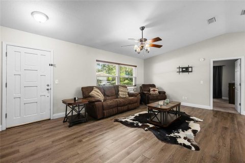 House in Lutz, Florida 3 bedrooms, 119.01 sq.m. № 2302424 - photo 14