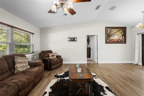 House in Lutz, Florida 3 bedrooms, 119.01 sq.m. № 2302424 - photo 15
