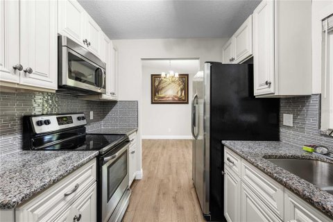 House in Lutz, Florida 3 bedrooms, 119.01 sq.m. № 2302424 - photo 19