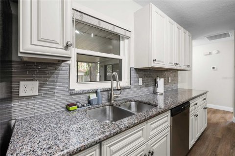 House in Lutz, Florida 3 bedrooms, 119.01 sq.m. № 2302424 - photo 21