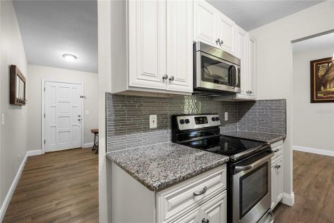 House in Lutz, Florida 3 bedrooms, 119.01 sq.m. № 2302424 - photo 20