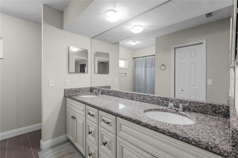 House in Lutz, Florida 3 bedrooms, 119.01 sq.m. № 2302424 - photo 6