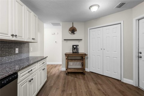 House in Lutz, Florida 3 bedrooms, 119.01 sq.m. № 2302424 - photo 22