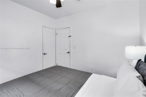 Villa ou maison à louer à Miami, Floride: 4 chambres, 221.29 m2 № 1941209 - photo 15