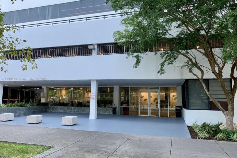 Commercial property in Miami, Florida № 1076407 - photo 3