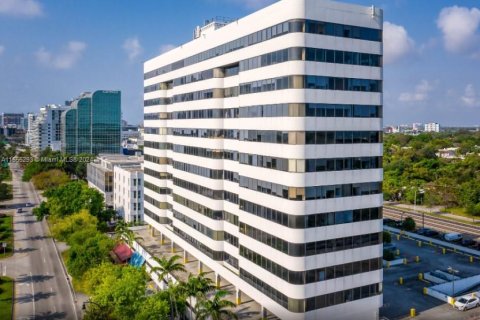 Commercial property in Miami, Florida № 1076407 - photo 2