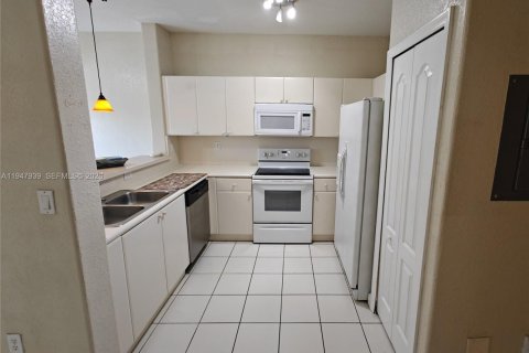 Copropriété à louer à Homestead, Floride: 3 chambres, 108.32 m2 № 2004035 - photo 9